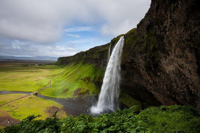 3-Day Golden Circle, Ice Cave and Glacier Lagoon Small-Group Tour - Guides, group size, and the minibus comfort factor
