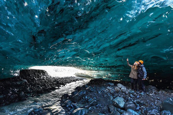 3-Day Ice Cave, South Coast, Golden Circle and Northern Lights - Hotels and meals: two breakfasts, but dinners vary