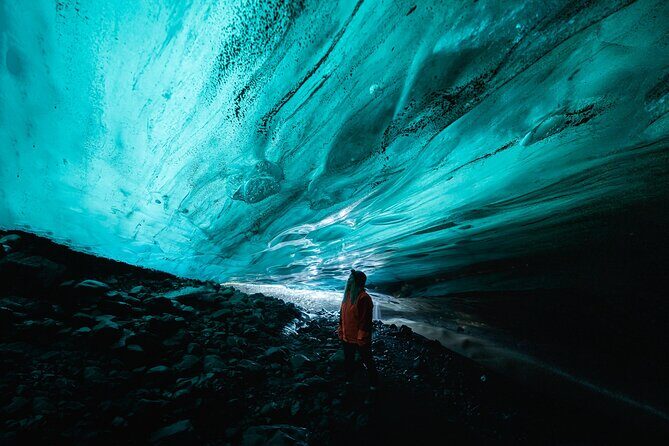 8-Day Small Group Tour Around Iceland from Reykjavik - Day 1: Golden Circle basics plus a darker-night chance in Hvolsvöllur