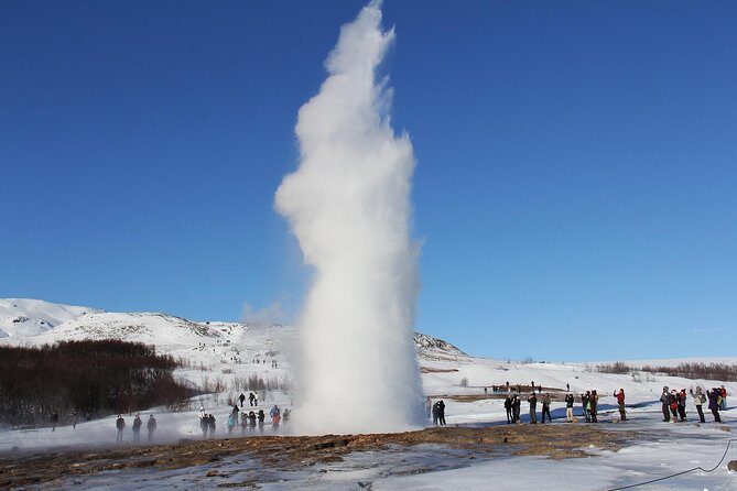 8-Day Small Group Tour Around Iceland from Reykjavik - Day 3: Diamond Beach to the glacier lagoon and the Crystal Ice Cave