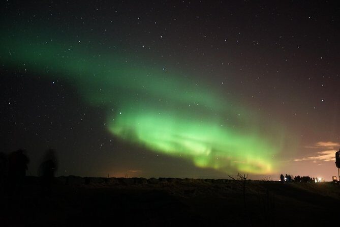 Chasing Aurora Borealis with Warmth and Treats in Premium Tour! - The warm perks: hot chocolate and Icelandic pastries