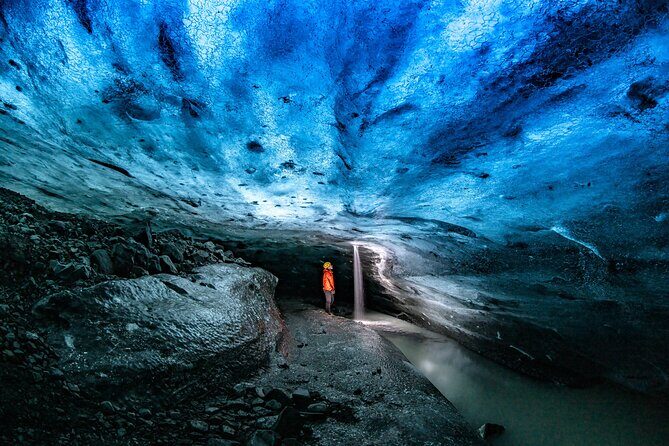 Crystal Ice Cave & Super Jeep Tour from Jökulsárlón - Stop 1: Jökulsárlón Lagoon (and a Chance at Diamond Beach)