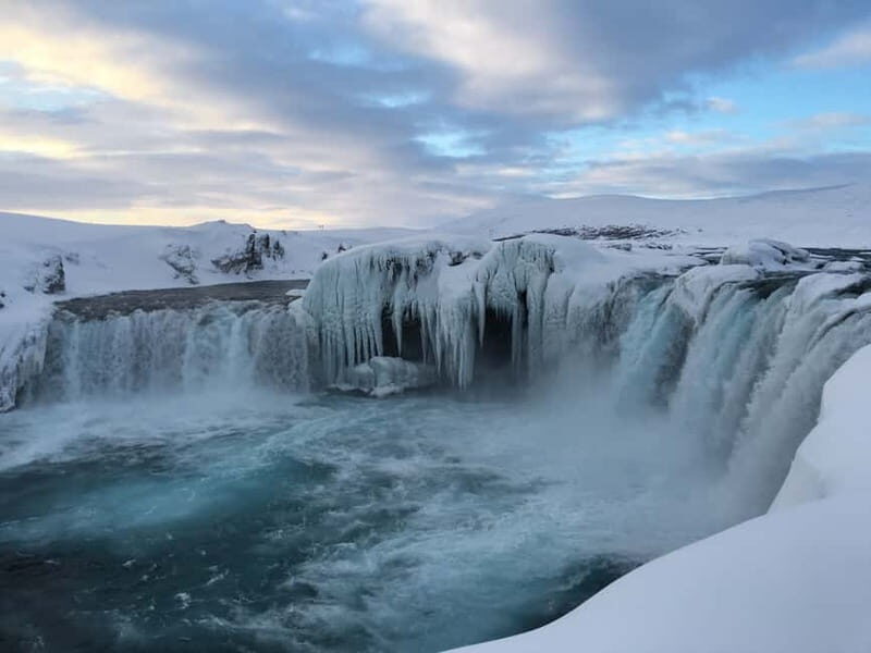 From Akureyri: Lake Mývatn and Godafoss Cruise Ship Day-Trip - Getting off the ship and onto the minibus: Oddeyrarbryggja without the stress
