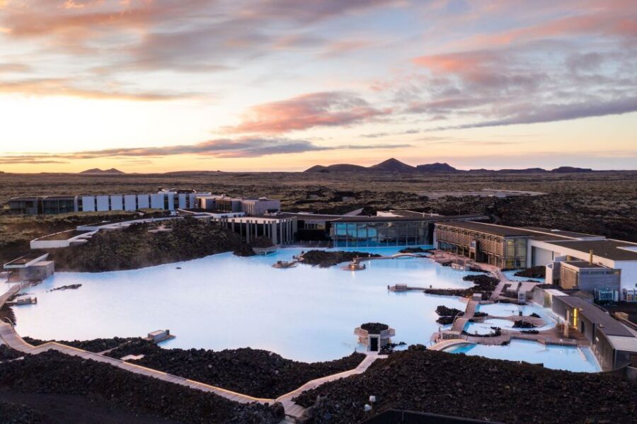 From Reykjavik: Blue Lagoon Admission with Transfers - In-water bar time and the mud-mask details you’ll notice