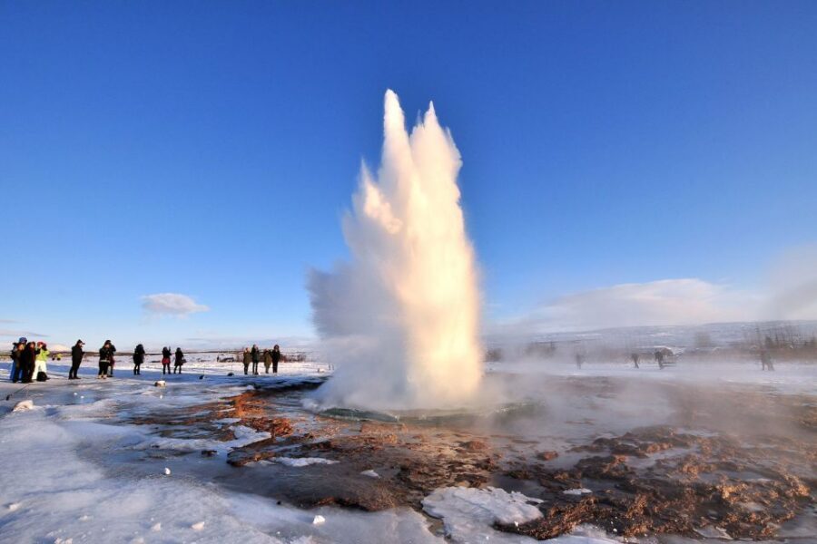 From Reykjavik: Golden Circle and Northern Lights Tour - Northern Lights Hunt: How the Guided Camera Setup Really Helps