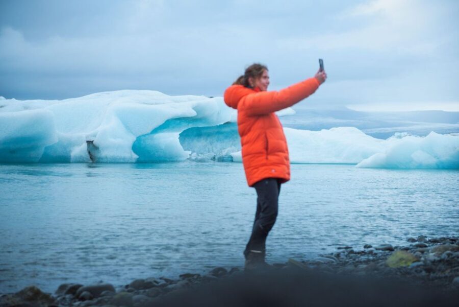 From Reykjavik: Jökulsárlón Glacier Lagoon and Diamond Beach - Diamond Beach: Black Sand Photography Plus Movie-Set Vibes