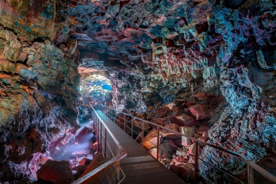 From Reykjavik: Raufarhólshellir Lava Tunnel by Bus - The guided one-hour tour: columns, colors, and the “cave talk” moment