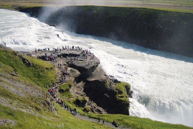 Golden Circle 7 Hours Bus Tour from Reykjavik - Thingvellir National Park: the tectonic plates and the world’s oldest parliament vibe