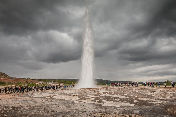 Golden Circle and Glacier Snowmobile Experience from Reykjavik - Strokkur at the Geysir geothermal area: why you should watch the timing