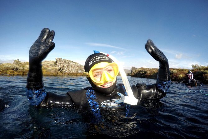 Golden Circle & Snorkeling in Silfra From Reykjavík with Free Photos - Wi‑Fi on the minibus, hot chocolate after snorkeling, and the little comfort wins