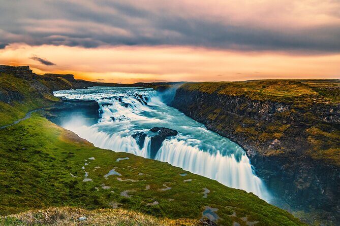 Golden Circle Tales, Tomato Farm & Kerid – Small Group from RVK - Getting picked up in Reykjavik without the stress