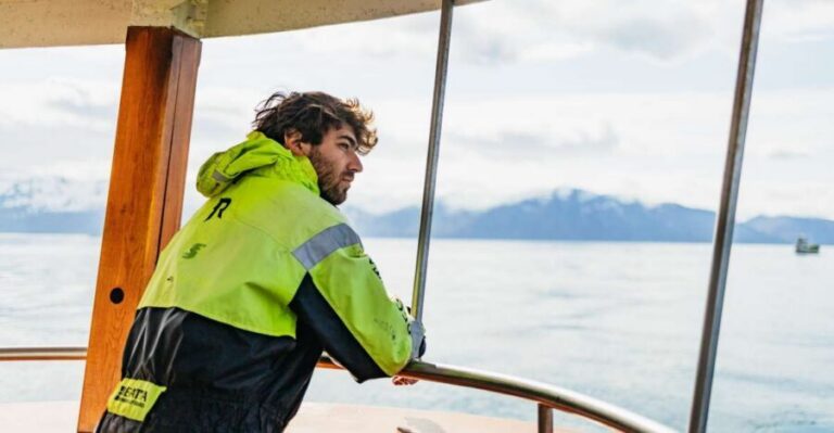 Húsavík: Whale Watching Tour with Guide - Your 3-hour cruise on an Icelandic oak ship