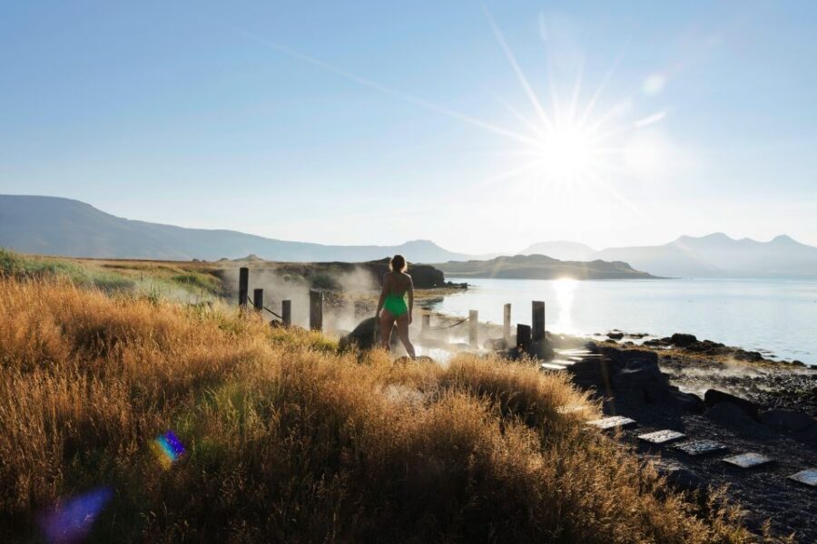 Hvammsvik Hot Springs: Admission Package - Swim-up bar and food: relaxing, but plan your expectations