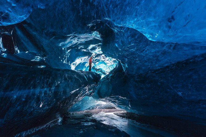 Ice Cave Tour in the National Park of Vatnajökull - Stop 1: Jökulsárlón glacier lagoon area (your visual warm-up)