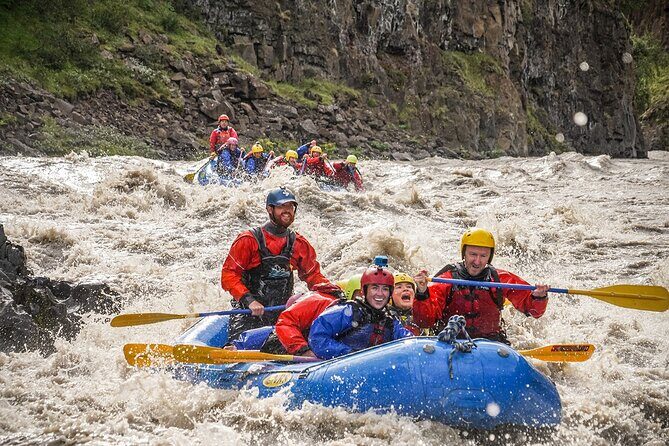 Iceland’s Top Grade 4 Rafting – Drysuit, Canyon & Adrenaline - Food and warm breaks: the stuff that makes cold water tolerable