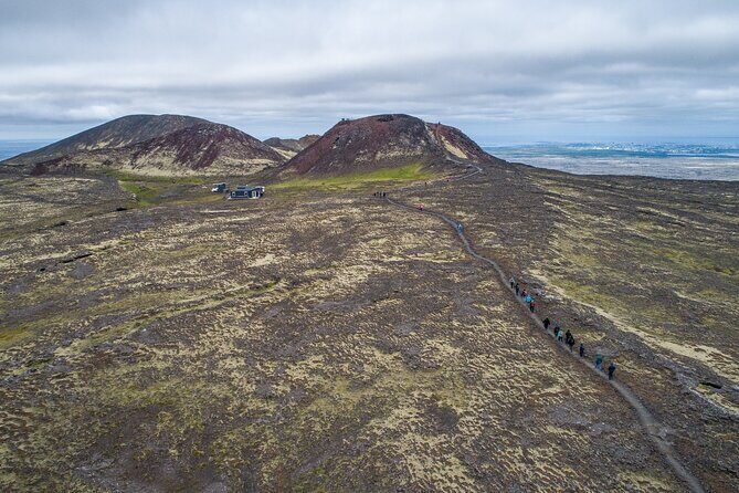 Inside the Volcano: Small-Group Tour and Lava Field Hike - Inside the Volcano: 20–25 Minutes of Color, Dome, and Stories