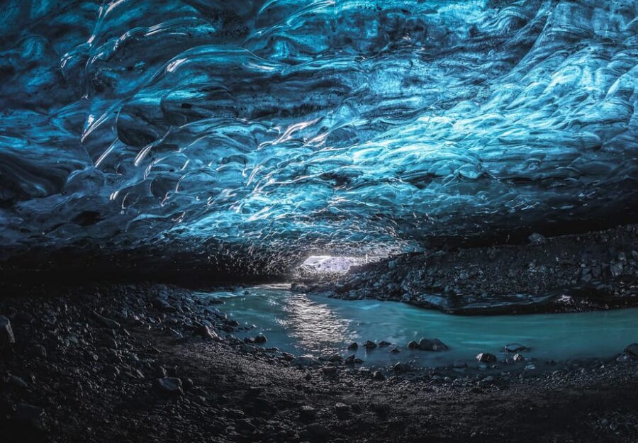 Jökulsárlón: Crystal Ice Cave Super Jeep Tour - The Walk In: Short, Manageable, and Still Part of the Magic