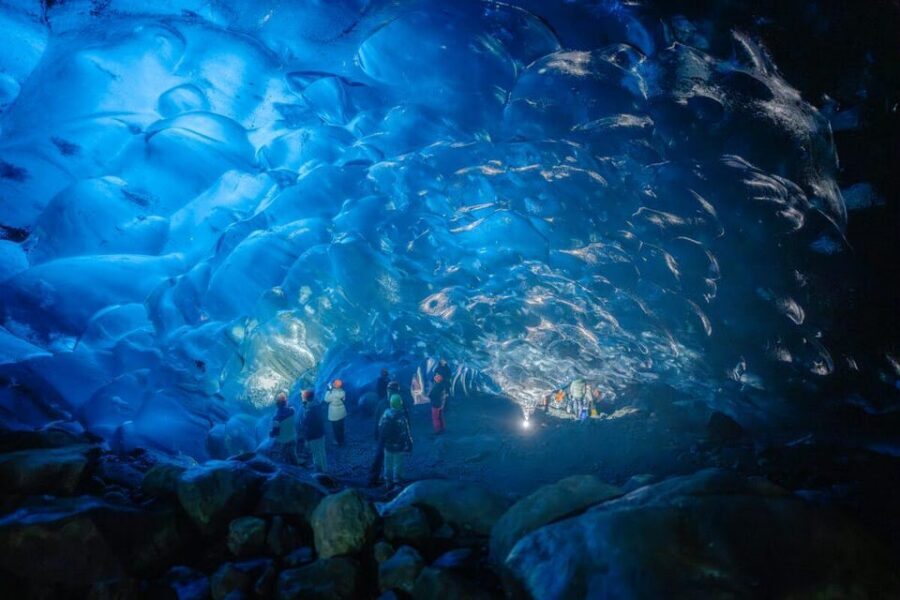 Jökulsárlón: Crystal Ice Cave Super Jeep Tour - Timing, Crowds, and How Guides Keep the Flow