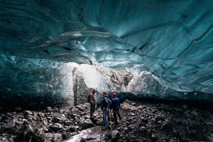 Jökulsárlón: Crystal Ice Cave Super Jeep Tour - The Human Part: What Makes the Guides Matter