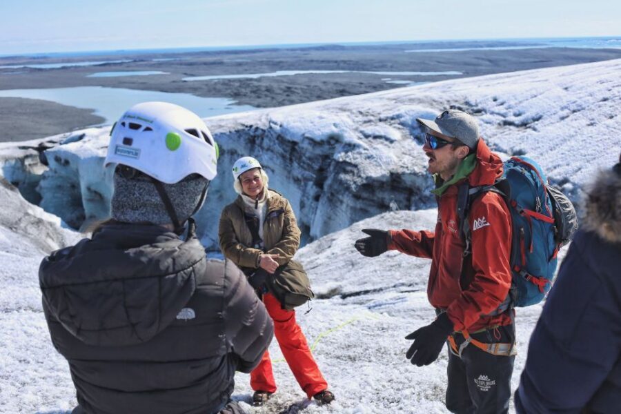 Jökulsárlón: Vatnajökull Glacier Guided Hiking Tour - From Jökulsárlón to the glacier: what the first hour really feels like