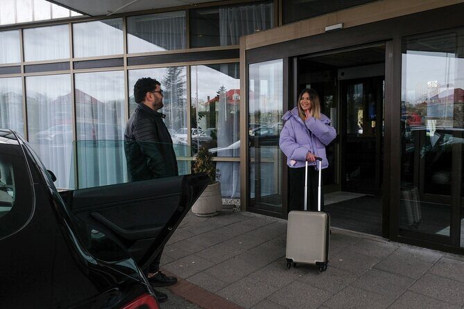 Keflavik Airport One-Way Private Transfer To or From Reykjavik - The ride itself: comfort, conversation, and luggage help
