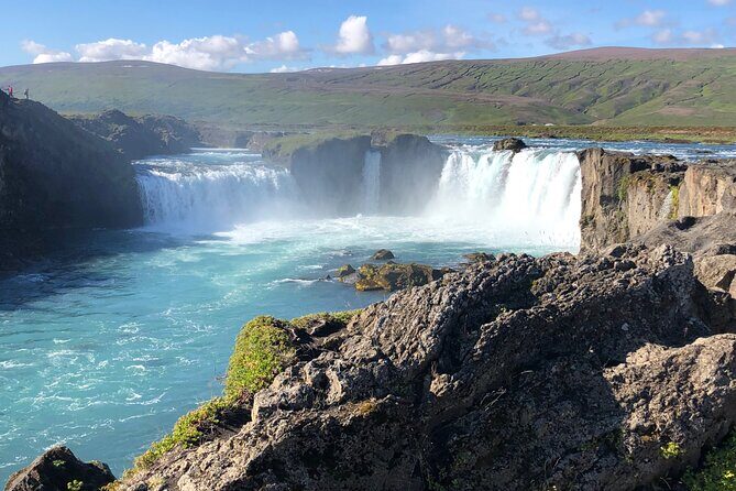 Lake Myvatn Day Tour and Godafoss Waterfall for Cruise Ships from Akureyri Port - Food, water, and what to do about the cafe reality