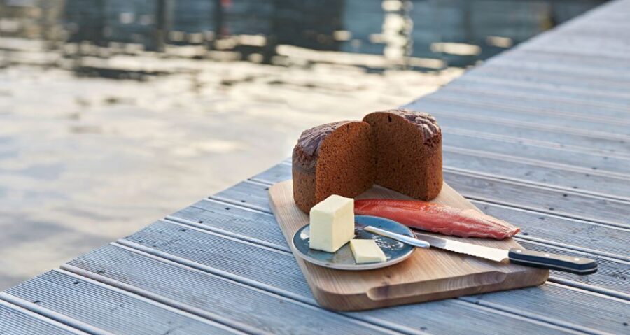 Laugarvatn Fontana: Geothermal Bread-Baking Experience - Cold-weather reality: how to dress for a short time outside