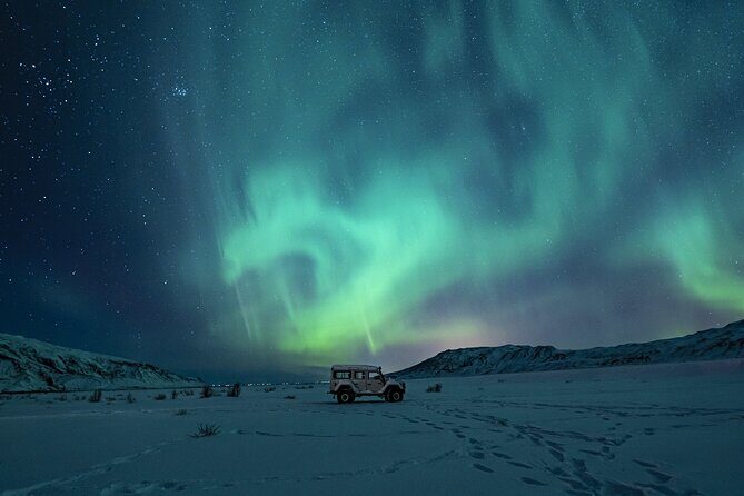 Northern Lights 4x4 Tour with Pastries and Cocoa from Reykjavik - The 4x4 Minibus and Onboard Wi‑Fi: Why It’s Not Just Transportation