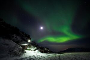 Northern Lights Minibus Tour with Hot Cocoa, Blankets & Photos - Stop 3: Head Back to Reykjavik After the Hunt