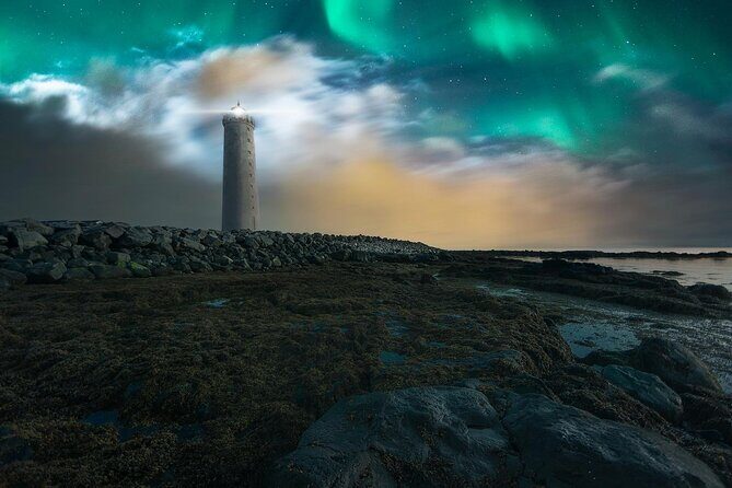 Northern Lights Small-Group Tour with Free Photos & Hot Chocolate - Northern Lights chasing from Reykjavík: what the 4 hours feels like