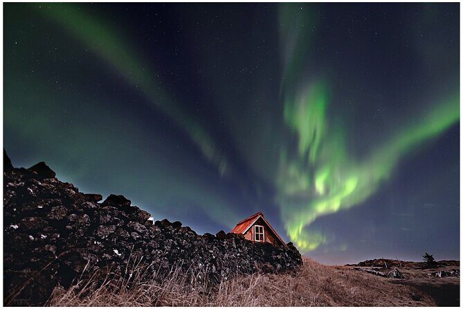 Northern Lights Small-Group Tour with Hot Chocolate & Photos - Reykjavik Pickup at Night: Getting to the Start Point Without Stress