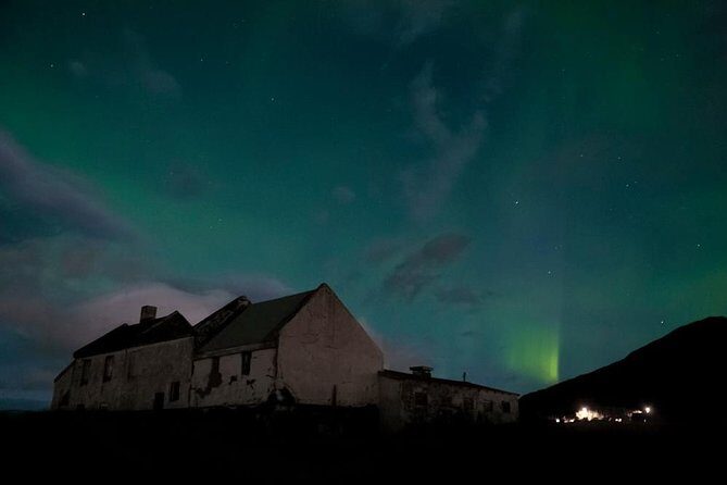 Northern Lights Small-Group Tour with Hot Chocolate & Photos - The First Outdoor Stretch in Reykjavik’s Orbit: Warmth, Waiting, and Hot Chocolate