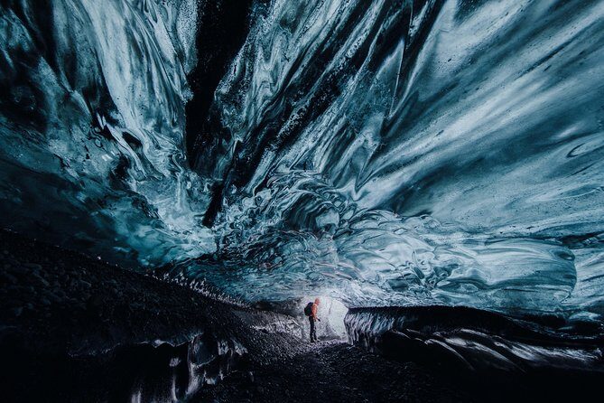 Private 2-Day Glacier Lagoon, Ice Cave and Northern Lights - Fellsfjara and Diamond Beach: When Ice Meets Black Sand
