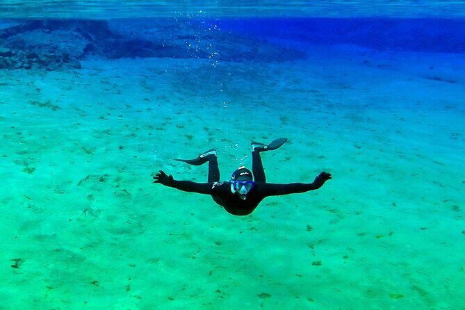 Private Silfra Snorkeling 6 p. group - Meet on Location - with Underwater Photos - Your underwater photos: included, and they’re actually part of the value