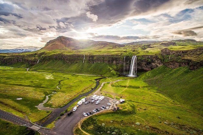 Reykjavik: Glacier Lagoon, Diamond Beach & South Coast Day Tour - Food, bathrooms, wi-fi, and the “long bus” truth