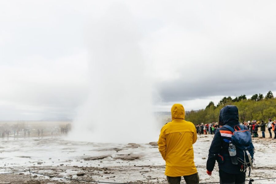 Reykjavik: Golden Circle, Crater & Blue Lagoon Minibus Tour - Guides make the difference: humor, timing, and real context