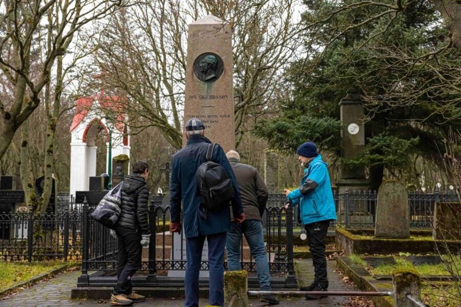 Reykjavik: Guided Folklore Walking Tour - Key takeaways
