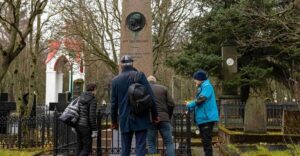 Reykjavik: Guided Folklore Walking Tour - Ingólfstorg Square and Ingólfur Square: where the city-center myths begin