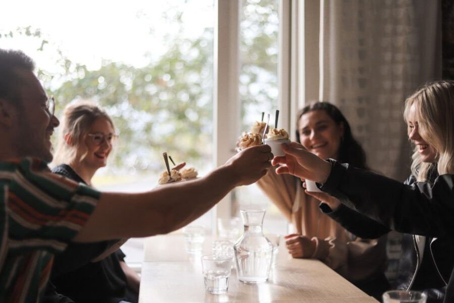 Reykjavik: Guided Foodie Walking Tour with 6 Tastings - The guide factor: why names like Stevie and Thor keep showing up