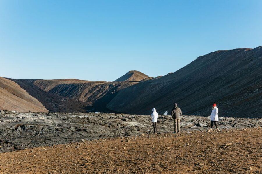 Reykjavik: Guided Tour to Volcano and Reykjanes Geopark - What you should pack (and what you should skip)