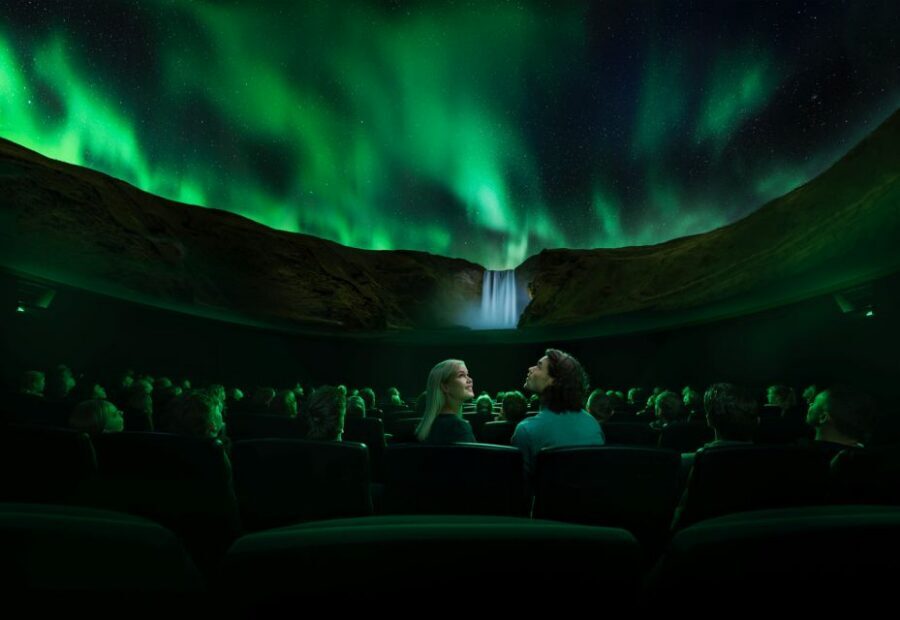 Reykjavík: Hop-On Hop-Off Bus and Perlan Museum Entry Ticket - Audio guide and comfort: what you’ll notice on the bus