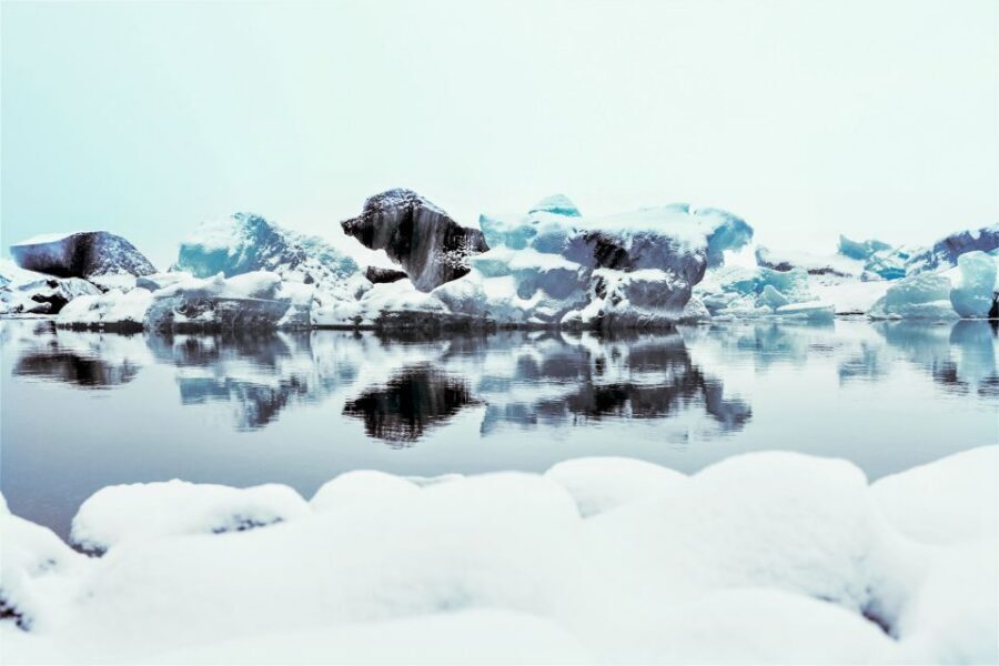 Reykjavik: Jokulsarlon Glacier Lagoon Full-Day Guided Trip - Diamond Beach: black sand, white ice, and a different kind of drama
