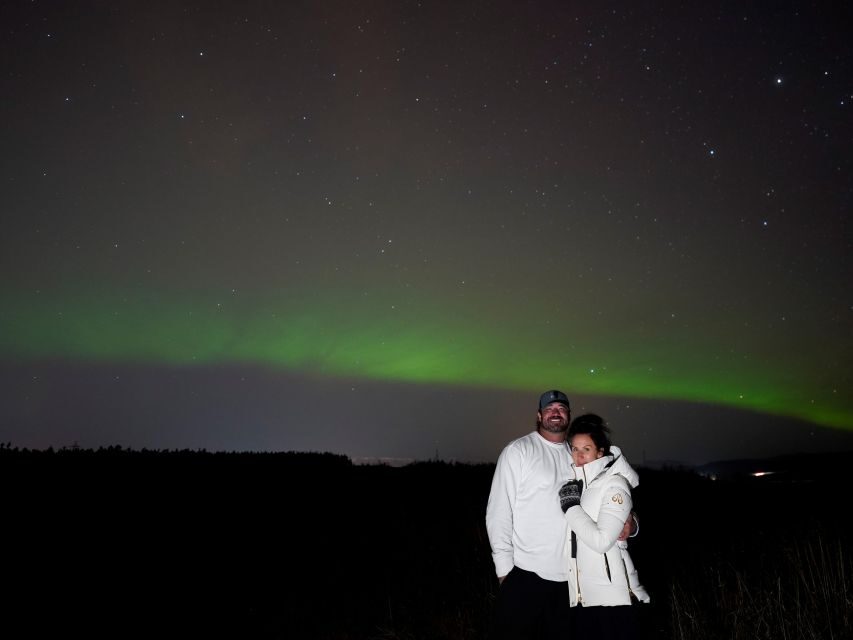 Reykjavik: Northern Lights Tour w/Pro Photos - Small Group - Hot Chocolate, Cookies, and Keeping Warm the Smart Way
