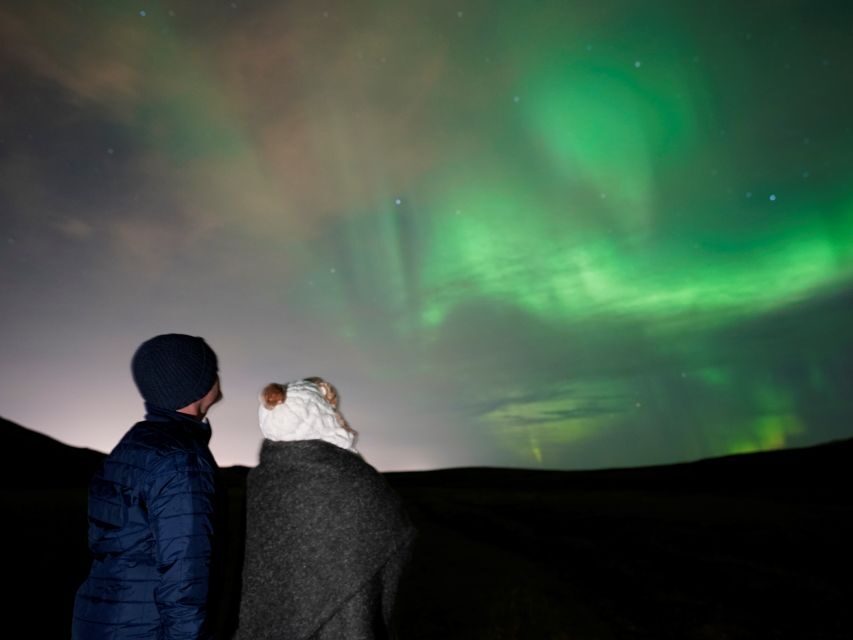 Reykjavik: Northern Lights Tour w/Pro Photos - Small Group - Small Minibus Pickup: Getting Out of Reykjavík Faster