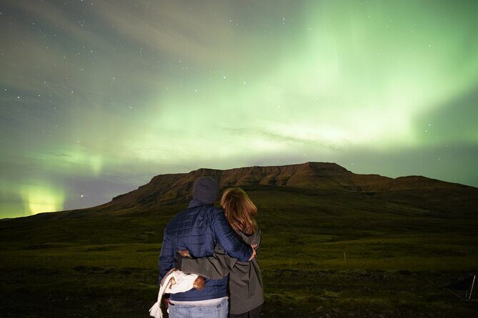 Reykjavik Northern Lights Tour with Pro Aurora Photos Small Group - How the Tour Actually Hunts the Aurora