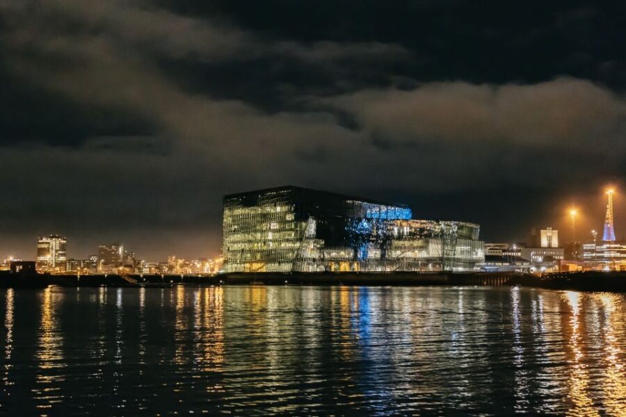 Reykjavik: Northern Lights Yacht Tour - Photos and Phone Settings: What Helps (and What to Expect)