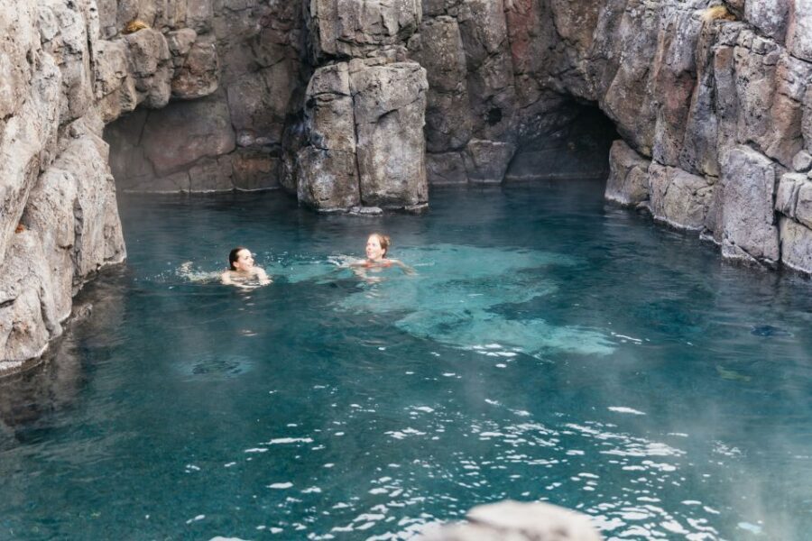 Reykjavik: Sky Lagoon Admission with Transfer - Drinks and the swim-up bar: fun, but plan for prices