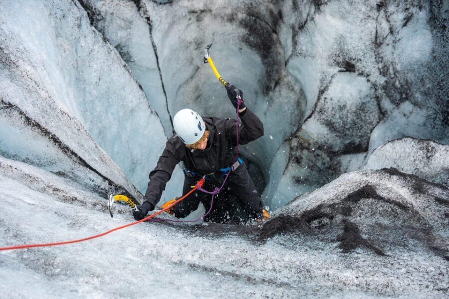 Reykjavík: Sólheimajökull Glacier Hike & Ice Climbing Intro - How the transportation and timing affect your experience