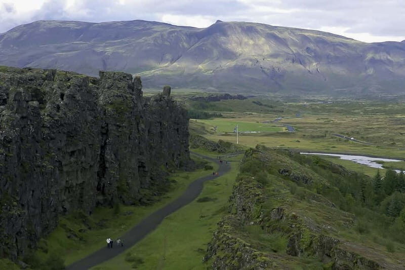 Reykjavik: The Golden Circle Day Tour - Live guides: why the commentary quality shows up in the ratings