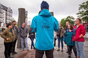 Reykjavik Walking Tour - Walk with a Viking - The meet-up at Ingólfstorg and what to look for